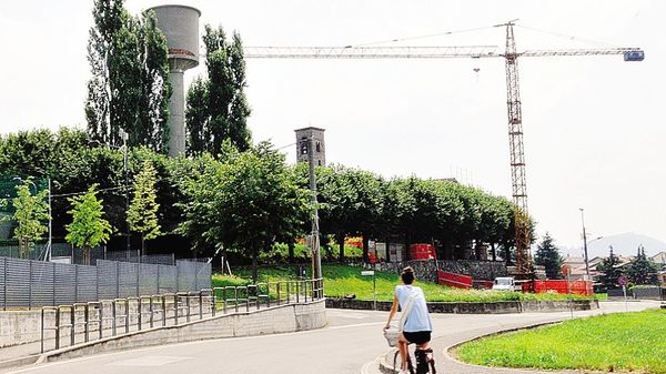 Il serbatoio dell’acquedotto che verrà presto abbattuto ad Annone