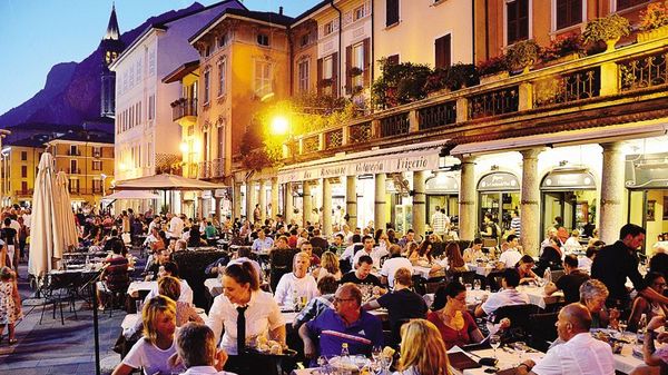 Locali pieni di sera solo d’estate e mai oltre mezzanotte. Ora si invoca un po’ di tolleranza