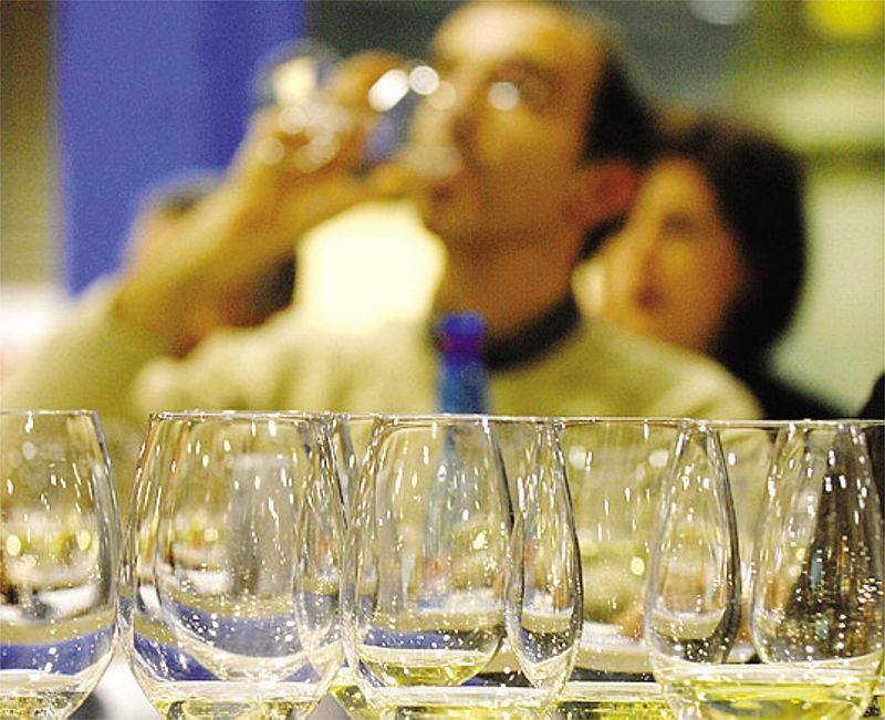 Dopo il Lario Critical Wine arriva a Cantù Cantine in tour Dopo il Lario Critical Wine arriva a Cantù Cantine in tour
