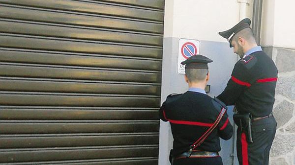 I rilievi dei carabinieri sul luogo del furto