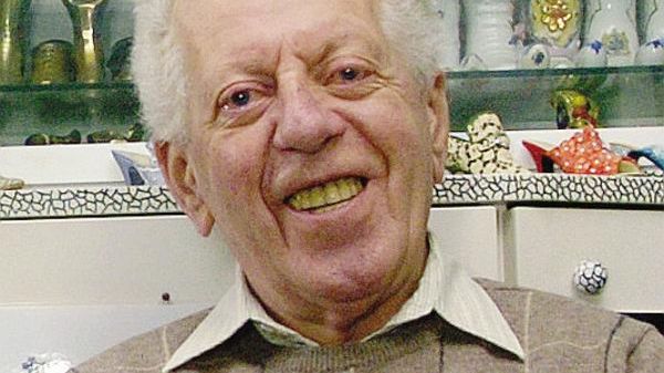 Giulio Buzzetti nella sua casa  a Morbegno