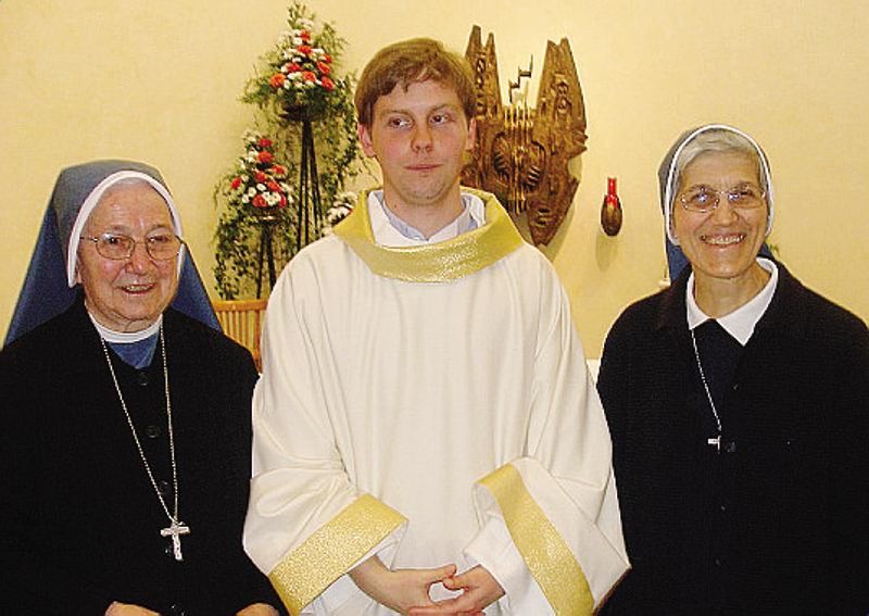 Da sinistra suor Roberta, don Elio Partesana e suor Itala<span xml:space=
