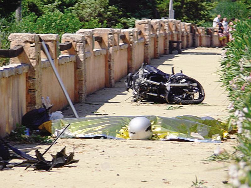 La moto della coppia di brianzoli<br/>Sotto Carlo Ceppi e Fiorella  Ratti<span xml:space=