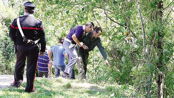 I rilievi della Polizia scientifica sul luogo del ritrovamento di Veronica