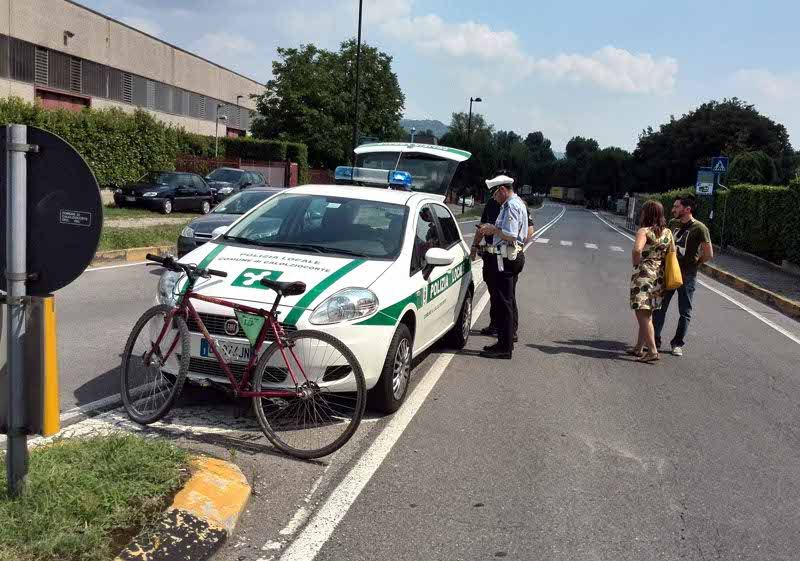 La bicicletta del giovane travolto a Calolziocorte