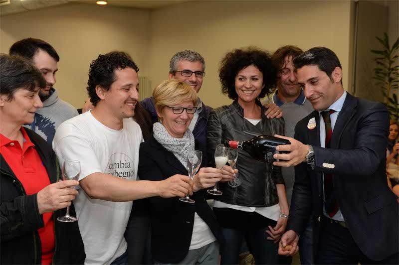 Festeggiamenti per il nuovo sindaco di Morbegno Festeggiamenti per il nuovo sindaco di Morbegno