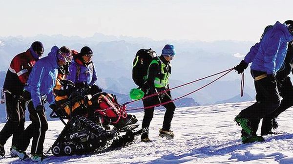 Luca Barisonzi mentre sale al rifugio della Capanna Margherita sul Monte Rosa, il più alto d’Europa