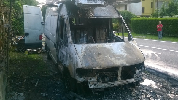 BALLABIO - Incendio furgone