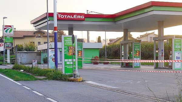 L’area di servizio Total Erg gestita da Alfonso Brandimarte e Francesco Siviglia, posta sotto sequestro dalla Guardia di Finanza di Reggio Calabria