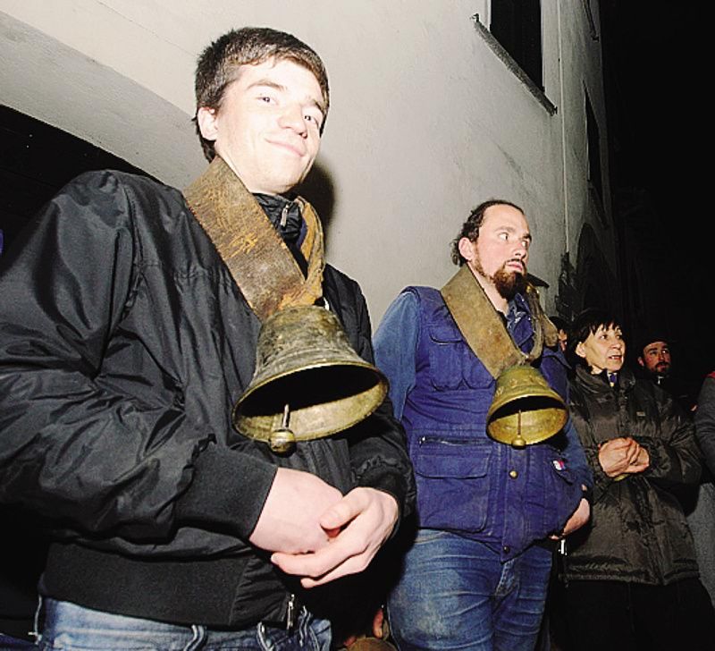 Un momento della protesta delle campane<span xml:space=