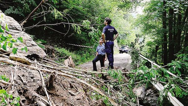 La frana  di un mese fa sulla Provinciale a Pagnona