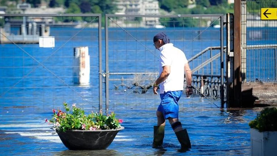 Como lago esondato in piazza Cavour,