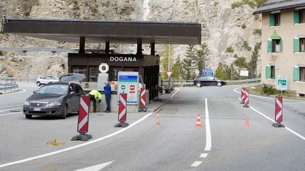 La dogana prima del tunnel Munt La Schera di Livigno