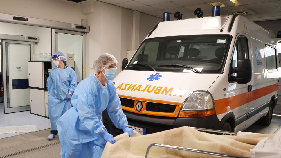 Como, il reparto covid del pronto soccorso Como, il reparto covid del pronto soccorso