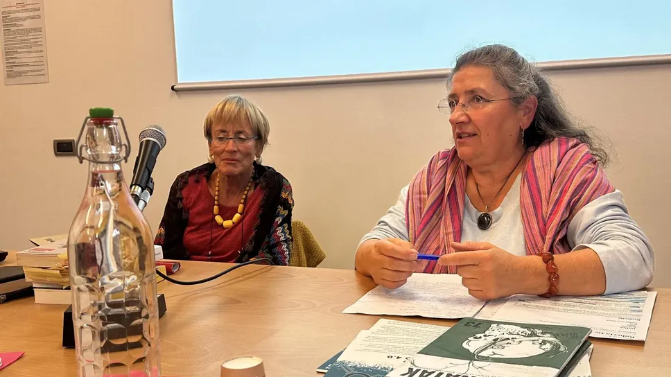 Piateda, l'affollato incontro con la filosofa Roberta De Monticelli; in foto a destra Rosanna Piuselli di Assopace Palestina Piateda, l'affollato incontro con la filosofa Roberta De Monticelli; in foto a destra Rosanna Piuselli di Assopace Palestina