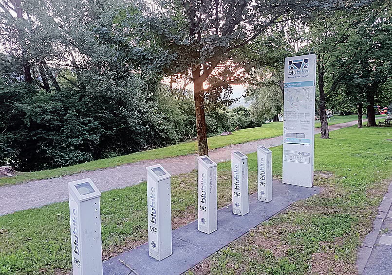 Calolziocorte - La stazione di ricarica delle e-bike abbandonata Calolziocorte - La stazione di ricarica delle e-bike abbandonata