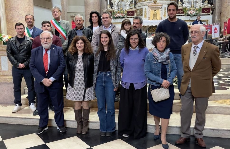 Calolziocorte - La premiazione degli avisini durante la cerimonia per i 60 anni Calolziocorte - La premiazione degli avisini durante la cerimonia per i 60 anni