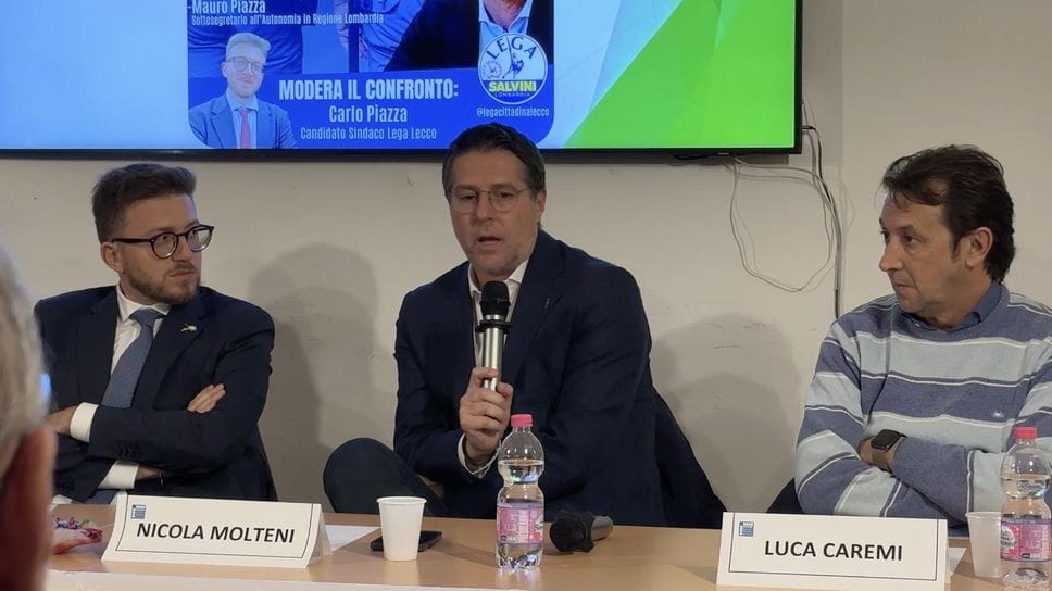 Al centro il sottosegretario agli Interni Nicola Molteni Al centro il sottosegretario agli Interni Nicola Molteni