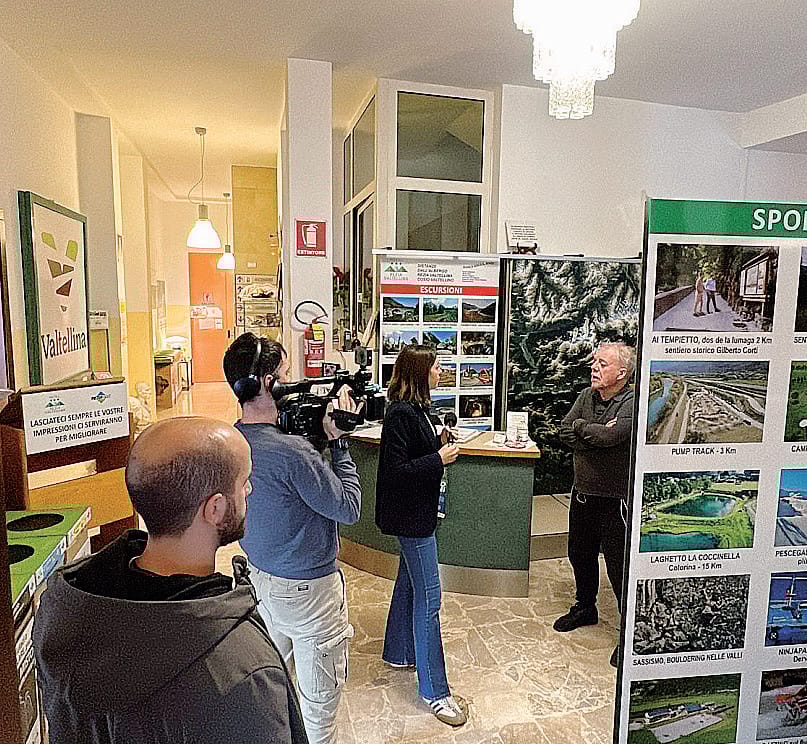 Cosio Valtellino, Giulio Salvi, 67 anni, titolare dell’Hotel Rezia Valtellina, durante l’intervista rilasciata anche alla “Vita in Diretta” della Rai Cosio Valtellino, Giulio Salvi, 67 anni, titolare dell’Hotel Rezia Valtellina, durante l’intervista rilasciata anche alla “Vita in Diretta” della Rai