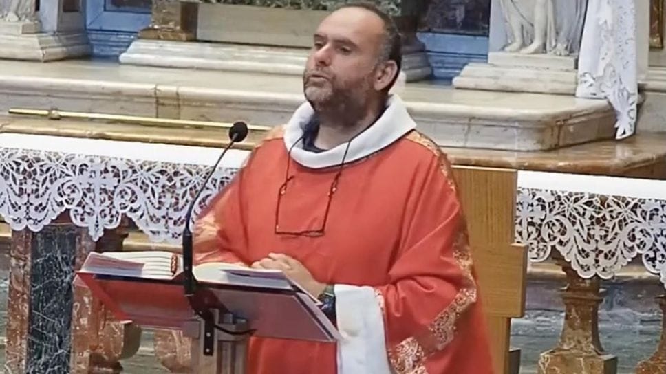 Don Marcello Crotti, parroco di Carenno Don Marcello Crotti, parroco di Carenno