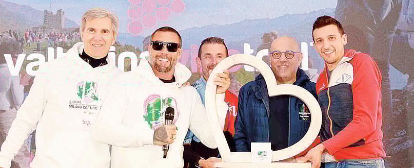 Sondrio Valtellina Wine Trail: la consegna   del Cuore Olimpico con Vittorio Brumotti