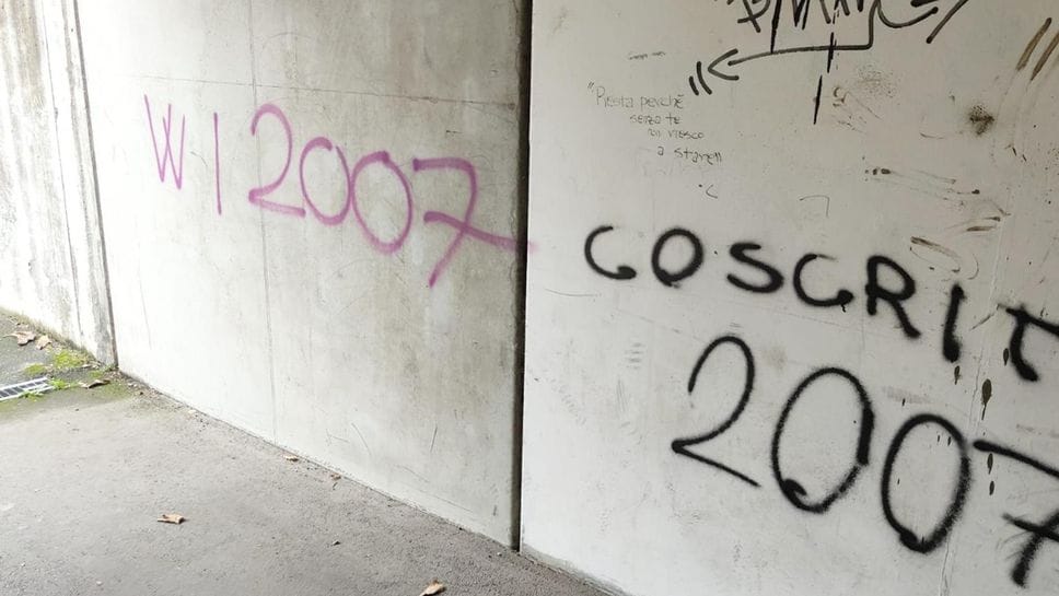 Delebio, sulle scritte nel sottopasso pedonale della sp30 c’è la firma dei coscritti