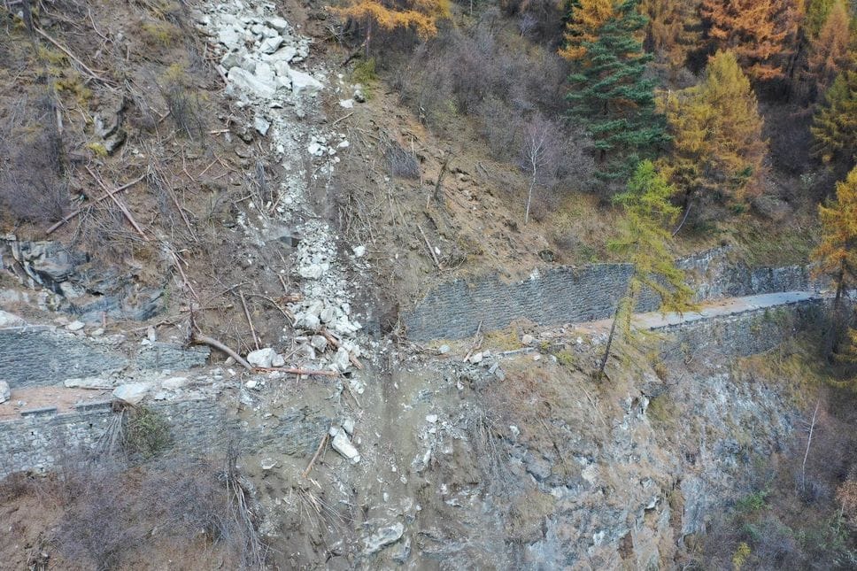 Nuove immagini anche dall alto della frana di Lanzada