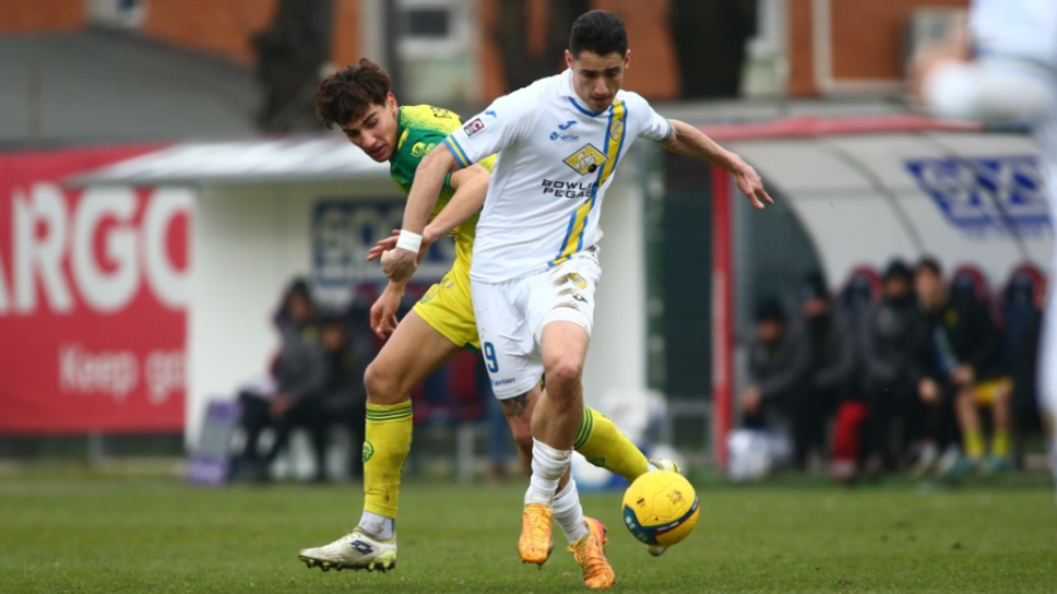 Sean Parker in azione con la maglia della Pergolettese