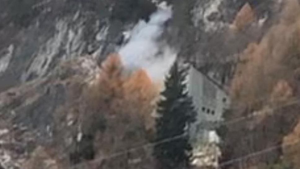 La nuvola di polvere ripresa da Luca Parolini subito dopo l’incidente aereo