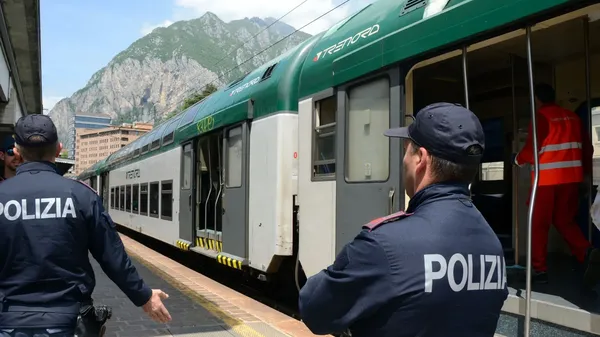 Agenti di Polizia ferroviaria al lavoro
