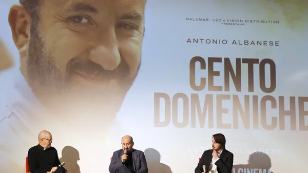 Antonio Albanese al cinema Aquilone con monsignor Davide Milani