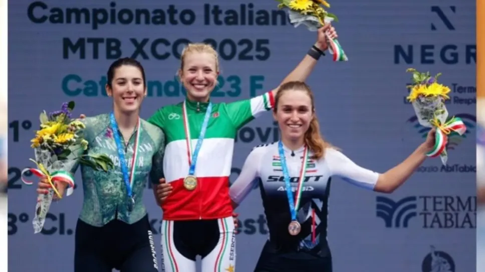 Il podio femminile Under 23, prima a sinistra Valentina Corvi Il podio femminile Under 23, prima a sinistra Valentina Corvi