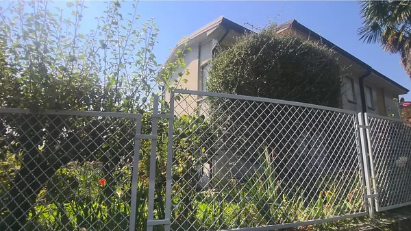 La palazzina dove abitano Angelo e Francesco Spreafico