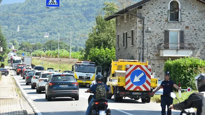 Frontale sulla Statale 38 a Poggiridenti: tre i feriti - Cronaca