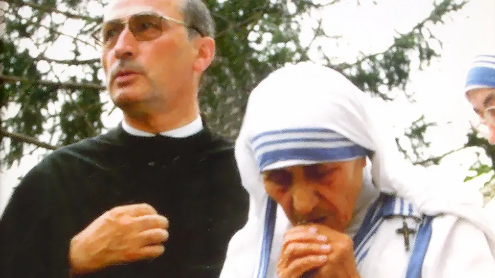 Don Giacomo Tagliabue con Madre Teresa Don Giacomo Tagliabue con Madre Teresa