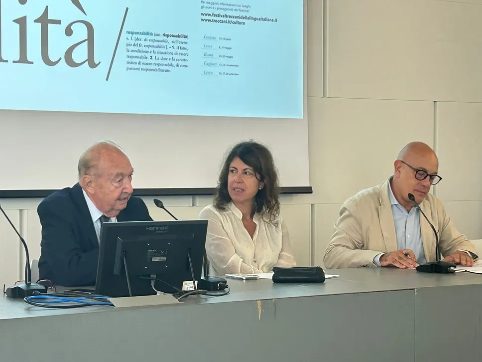 Il presidente di “Fondazione Treccani Cultura” Mario Romano Negri, l’assessore Simona Piazza e Giorgio Cortella