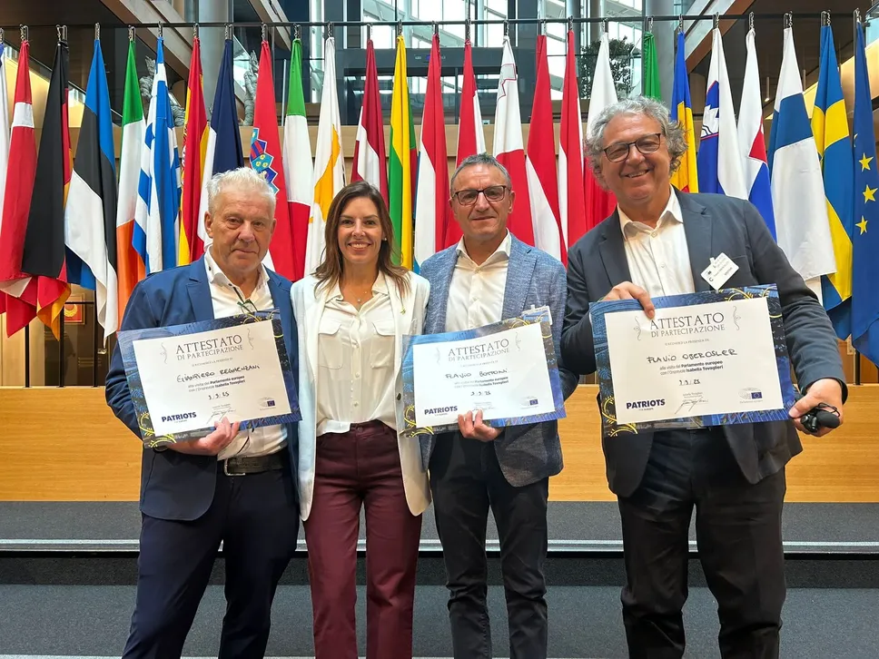 L’Accademia del pizzocchero al Parlamento europeo a Strasburgo; in foto da sinistra Gianpietro Reghenzani, Isabella Tovaglieri, Flavio Bottoni, Flavio Oberosler
