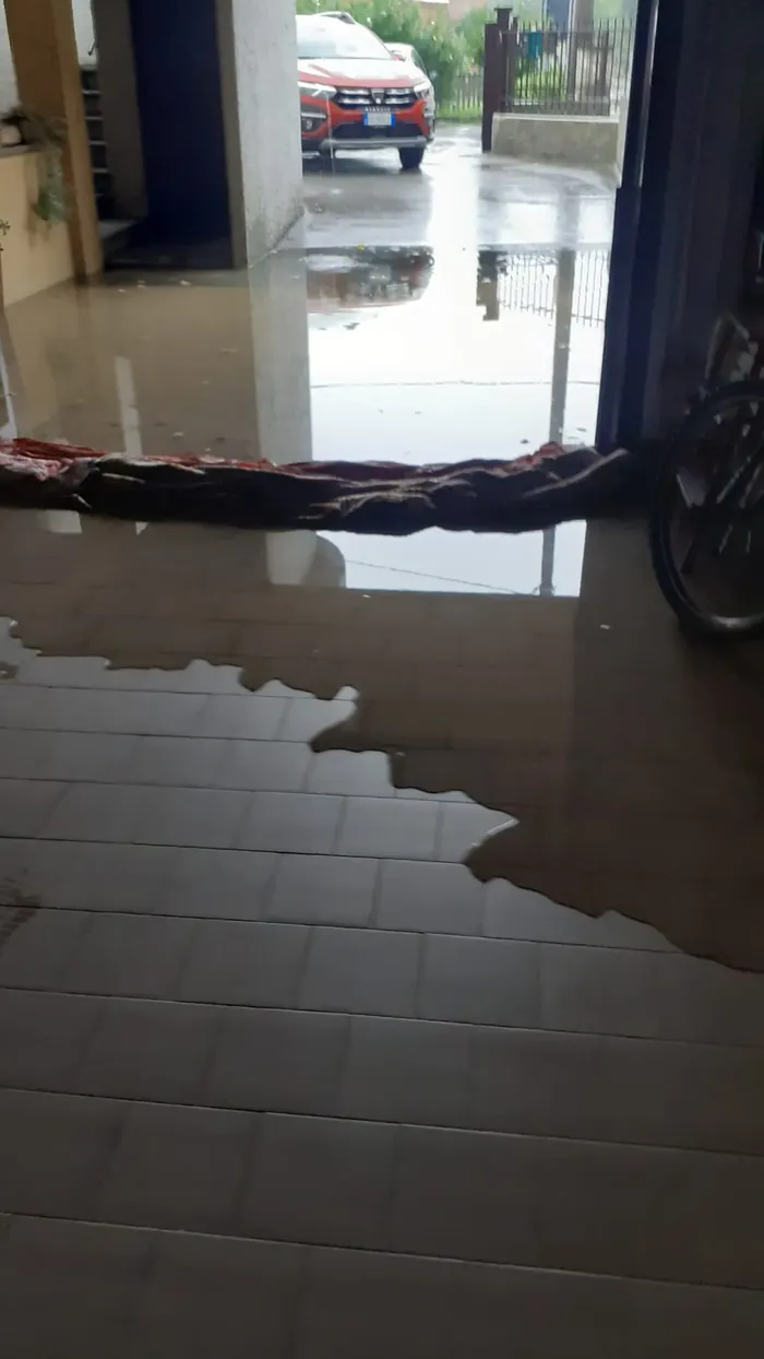 Rogeno, allagamenti di garage e proprietà private: tombini traboccanti dopo le forti piogge Rogeno, allagamenti di garage e proprietà private: tombini traboccanti dopo le forti piogge
