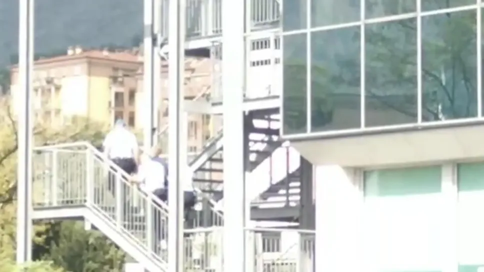 L’autista polacco mentre entra  in Tribunale a Lecco