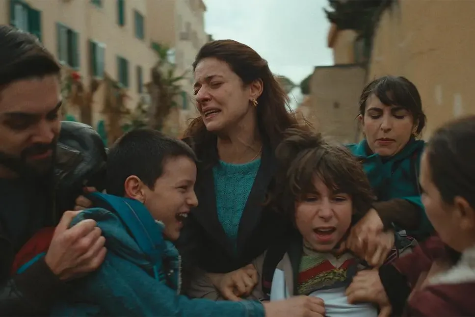 immagini del film "Familia" di Francesco Costabile scritto da Vittorio Moroni