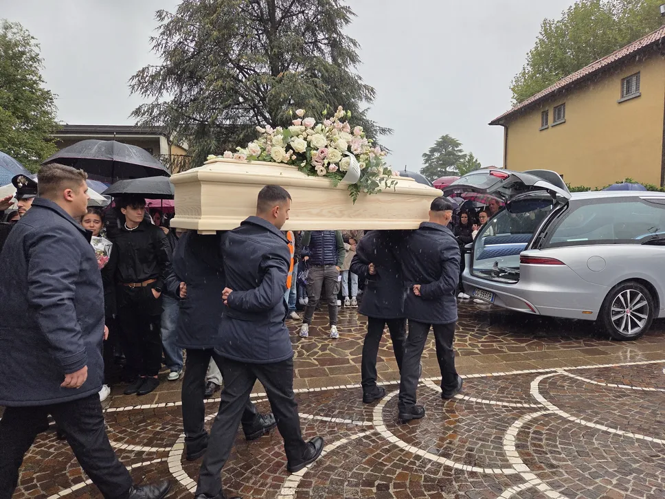 Paderno funerali Giorgia e Milena
