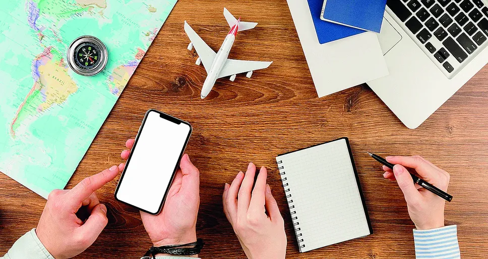 Operatori impegnati nella programmazione di mete turistiche Operatori impegnati nella programmazione di mete turistiche