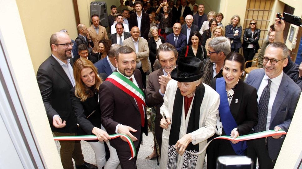 Il sindaco Antonio Rusconi all’inaugurazione del museo di Giancarlo Vitali