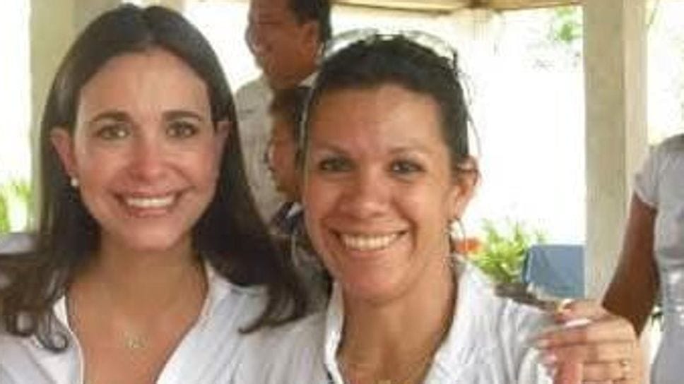 Mariela Magallanes (a destra) insieme Maria Corina Machjado