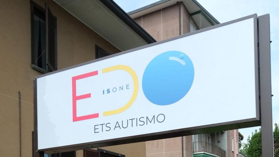 Diceva di aiutare i bimbi autistici, avrebbe truffato un’anziana: processo a novembre 