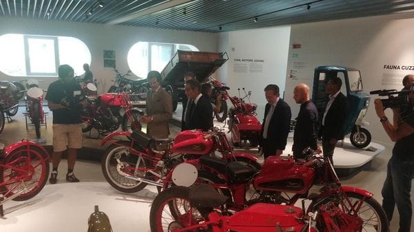 Mandello, la nuova Moto Guzzi conquista i visitatori: oltre 6mila ingressi dopo le GMG
