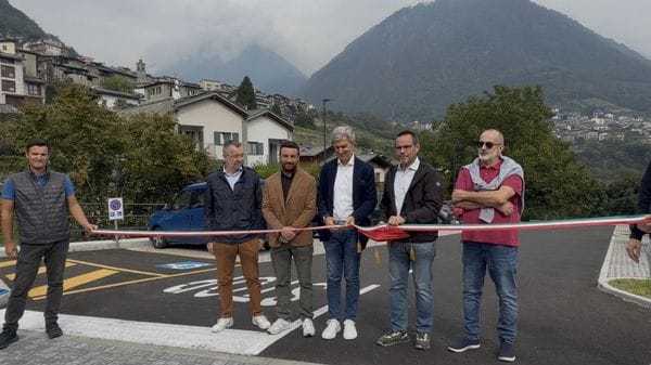 Sondrio, Mossini cambia volto: nuovo parcheggio, marciapiede e fermate dei bus