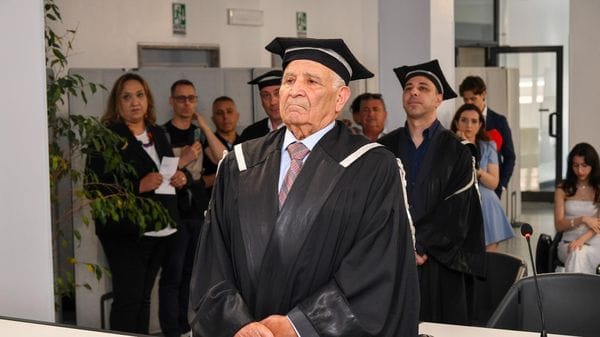 Calolzio: il maresciallo Centamore si laurea a 85 anni