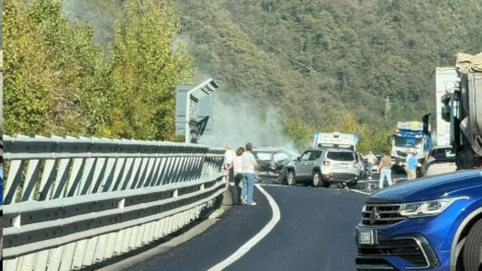 Incidente sulla 38, scontro tra tre auto a Cosio