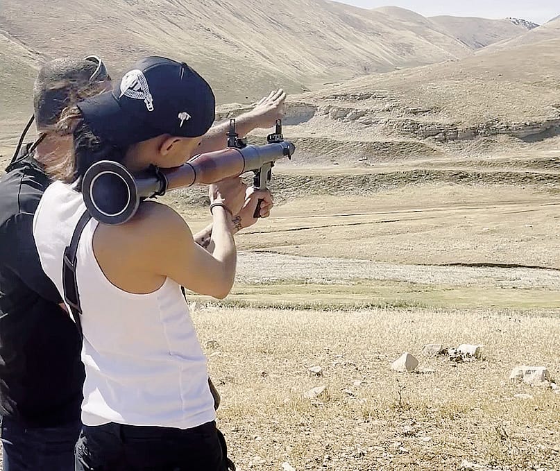 Baby Gang, il videoclip in Iraq con il bazooka per annunciare il nuovo singolo e il ricorso al Riesame: udienza il 13 novembre